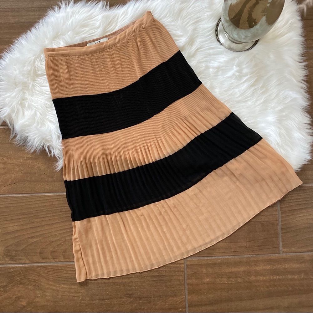 Black and Nude Pleated Midi Skirt - Picture 1 of 4